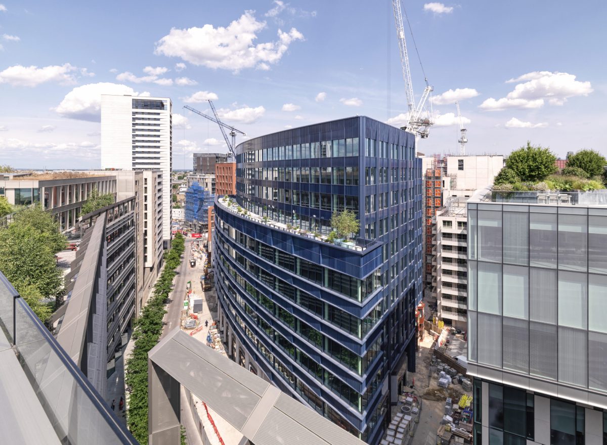 001_S3_1 Keskidee Square_London_N1_06-23_© Charles Hosea