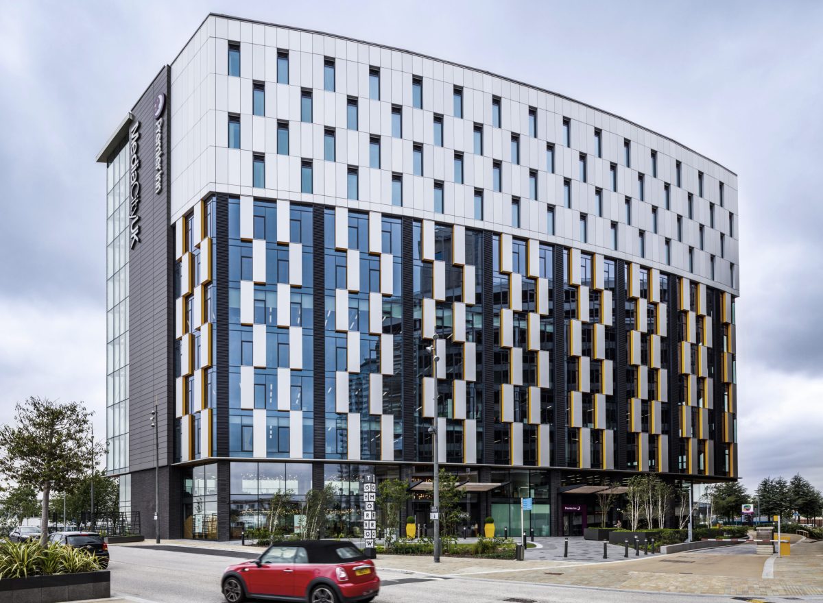 433MET_Tomorrow_Manchester_UK_N94-B