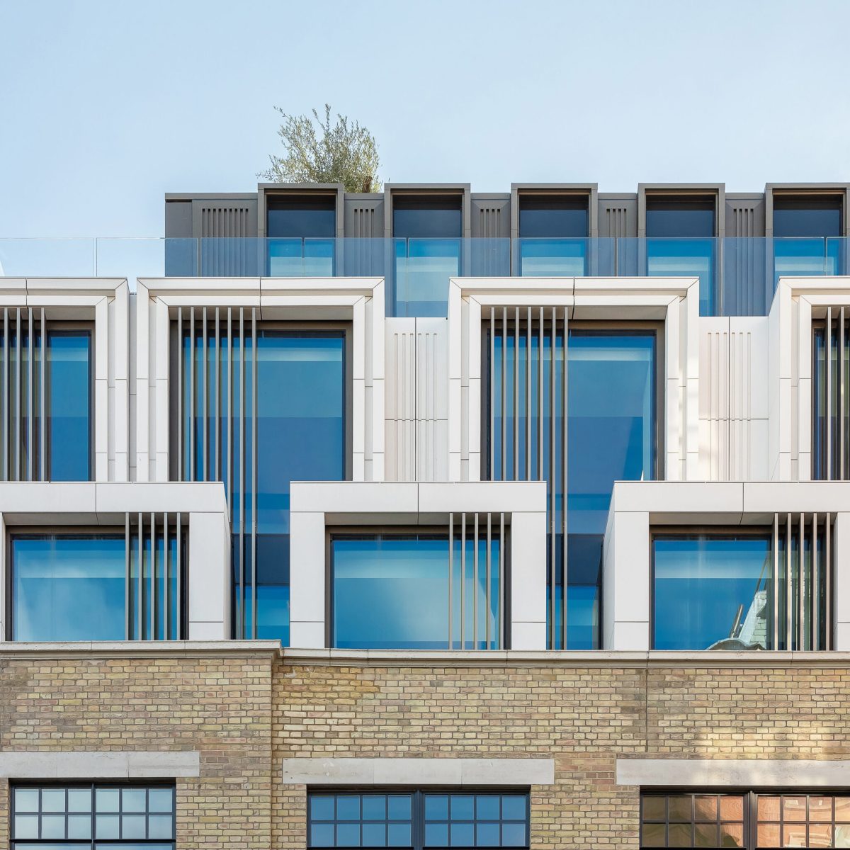 ID7A0578 - 040619_VF_Daring_Axtell_Soho - Large