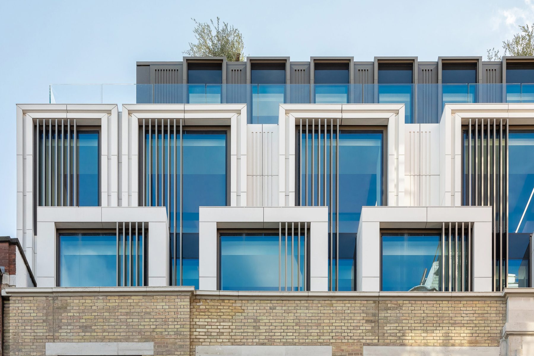 ID7A0578 - 040619_VF_Daring_Axtell_Soho - Large